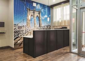La Quinta Inn Suites By Wyndham Brooklyn Central 3