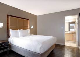 Days Inn by Wyndham Victoria Uptown 4