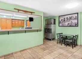 Super 8 by Wyndham Waynesburg 2