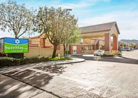 SureStay Hotel by Best Western Fontana 4