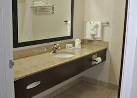 Quality Inn & Suites Arnold 4