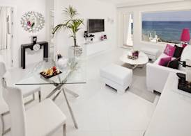 Lani's Suites de Luxe - Adults Only 4