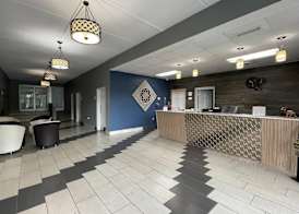 Econo Lodge Forest City 5