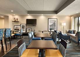 Hampton Inn Appleton-Fox River Mall Area 4