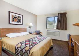 Super 8 by Wyndham Lewisburg 4