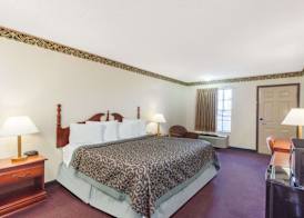 Days Inn by Wyndham Erick 3