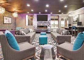 La Quinta Inn & Suites by Wyndham Cleveland Airport West 3