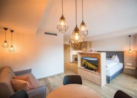 Alpenrose's Dining & Living 5