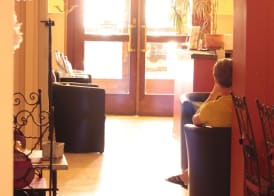 Hôtel Des Arts, Artisanal et Indépendant 2