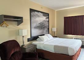Super 8 by Wyndham Mason City 4