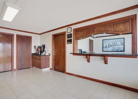 Super 8 by Wyndham Oklahoma/Frontier City 4