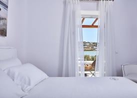 Mykonos Waves Beach House & Suites 5