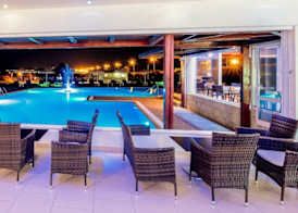 Zoes Hotel & Suites 3