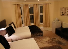 Sapphire Hotel London 5