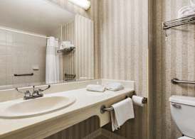 DAYS INN TORONTO EAST LAKEVIEW 2