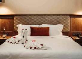 City Hotel by Waves 4