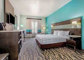 La Quinta Inn & Suites by Wyndham Northlake Ft. Worth 4