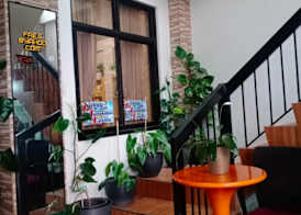 RedDoorz Hostel @ Faes Transient House 5