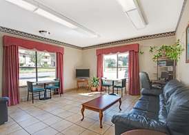 Super 8 by Wyndham Universal City 3