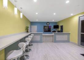 Days Inn & Suites by Wyndham La Porte 2