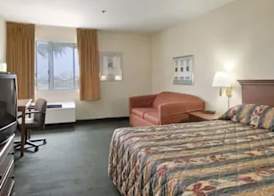 Ramada by Wyndham Hawthorne/LAX 4
