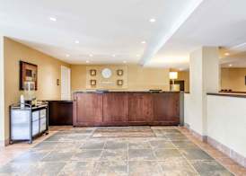 Comfort Inn & Suites 4