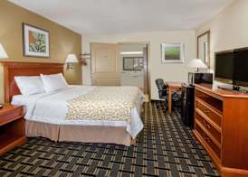 Days Inn by Wyndham Kent - Akron 4