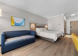 Holiday Inn Express & Suites SANTA CRUZ by IHG 4