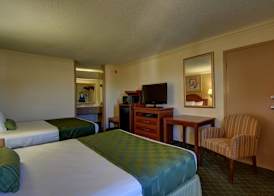 Ramada by Wyndham Macon 3