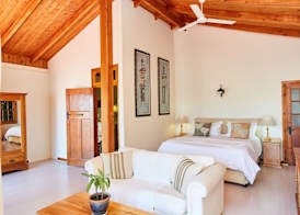 Under Milkwood Resort 5