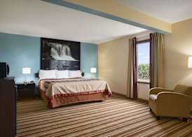 Super 8 by Wyndham Mattoon 3