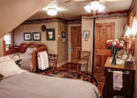 The Queen, A Victorian Bed & Breakfast 3