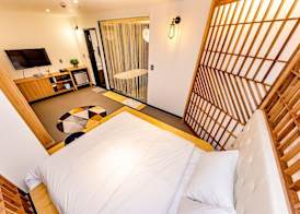 The Jade Hotel 5