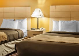 Econo Lodge at the Falls North 5