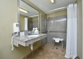 Quality Inn & Suites Tampa near Fairgrounds and Casino 5