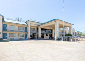 ECONO LODGE INN & SUITES 4