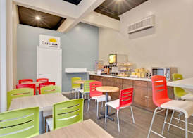 Torrance Inn & Suites 5