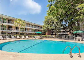 Days Inn by Wyndham Mount Pleasant 3