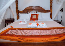 Langi Langi Beach Bungalows 5