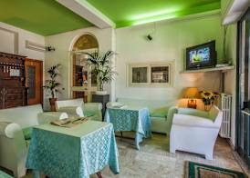 Hotel Villarosa con Vespa Rent 4
