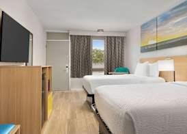 Days Inn by Wyndham Lake City I-75 4