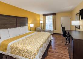 Days Inn by Wyndham Madison 3