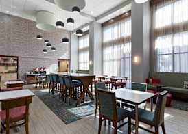 Hampton Inn & Suites Dothan 3