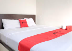 RedDoorz near Pantai Pede 5