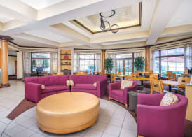 La Quinta Inn & Suites by Wyndham Atlanta Ballpark/Galleria 3