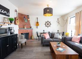 Anchor Pointe Inn 4