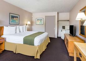 Days Inn by Wyndham Bedford 4