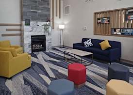 Comfort Inn & Suites Hampton near Coliseum 4