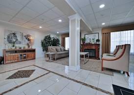 Red Lion Inn & Suites Auburn 4