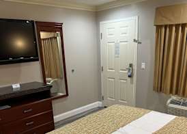 Travelodge by Wyndham Brea 4